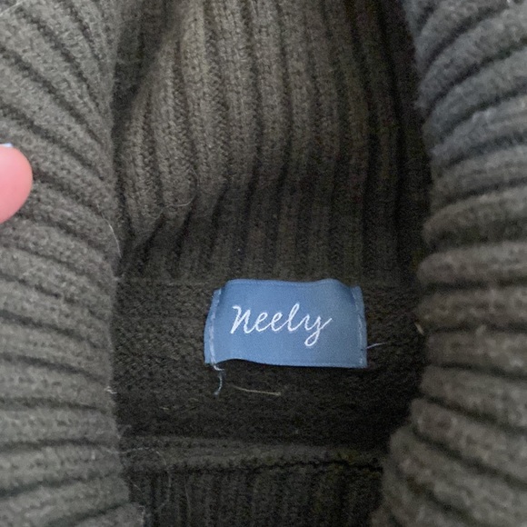 Neely dark green sweater - Picture 2 of 4